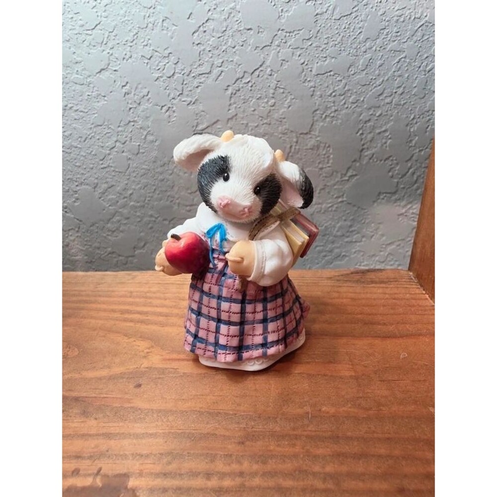 Mary’s Moo Moos “Making the Grade” September Cow Figurine 1996